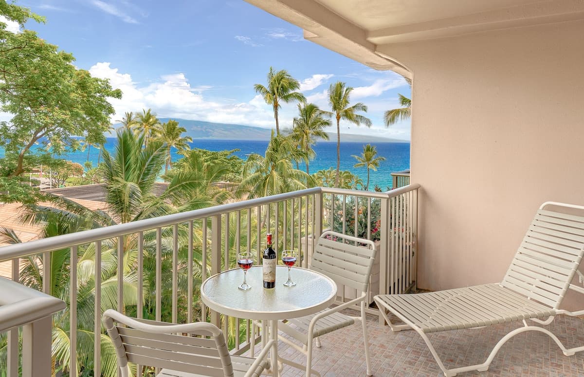 Condo in Lahaina · ★4.0 · Studio · 2 beds · 1 bath - Photo 2