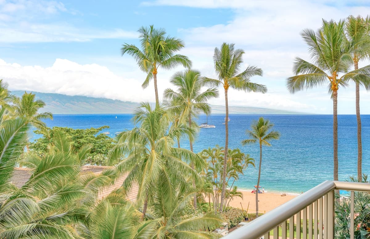 Condo in Lahaina · ★4.0 · Studio · 2 beds · 1 bath - Photo 1