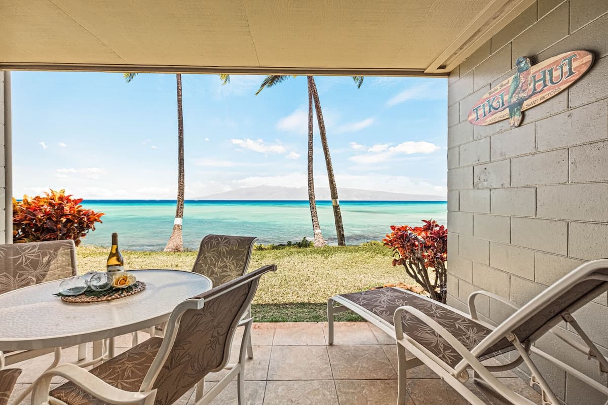 Condo in Lahaina · ★4.82 · 1 bedroom · 2 beds · 1 private bath - Photo 2