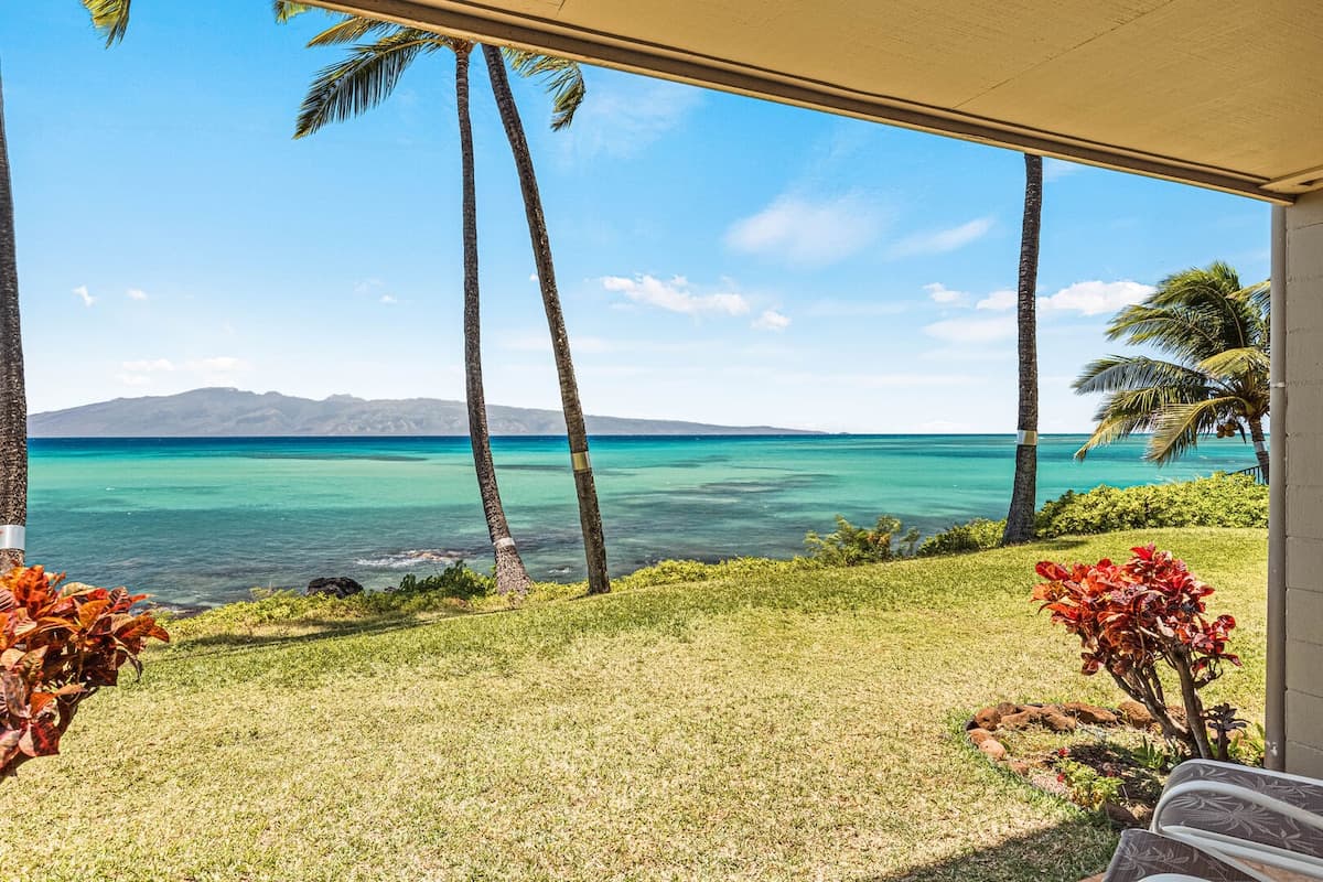 Condo in Lahaina · ★4.82 · 1 bedroom · 2 beds · 1 private bath - Photo 3