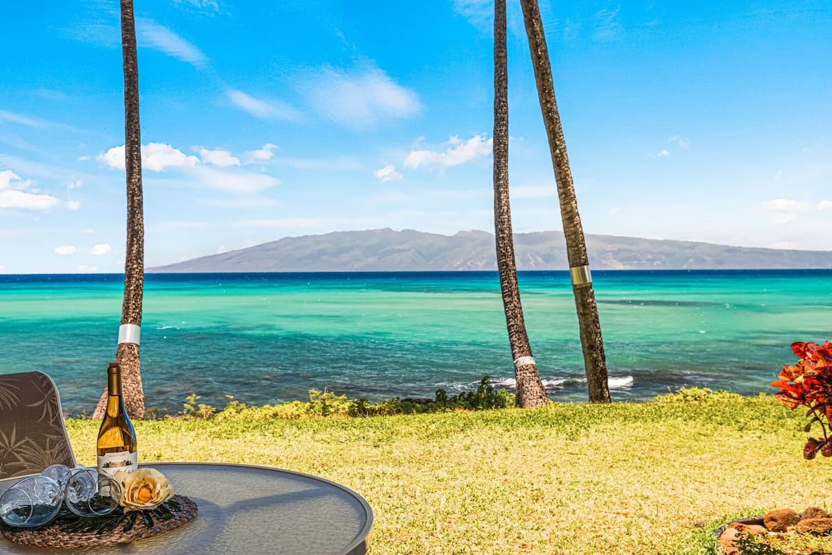 Condo in Lahaina · ★4.82 · 1 bedroom · 2 beds · 1 private bath - Photo 1