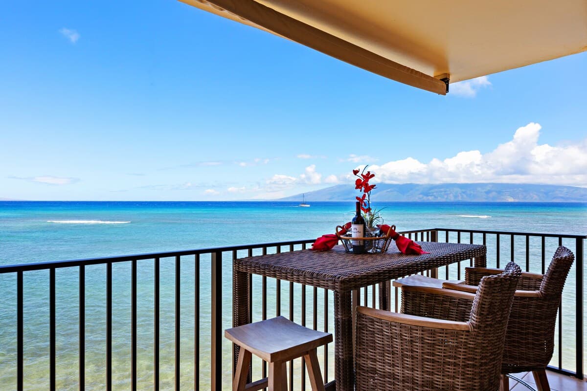 Condo in Lahaina · ★4.93 · 2 bedrooms · 2 beds · 2 baths - Photo 3