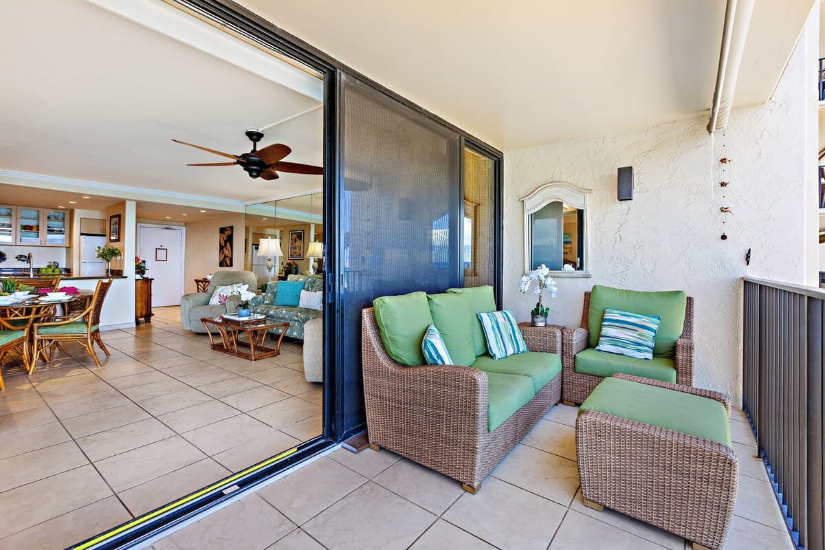 Condo in Lahaina · ★4.93 · 2 bedrooms · 2 beds · 2 baths - Photo 4