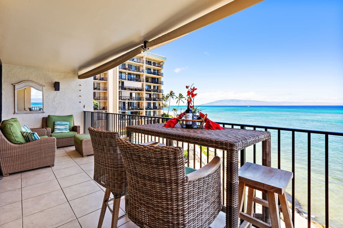 Condo in Lahaina · ★4.93 · 2 bedrooms · 2 beds · 2 baths - Photo 2