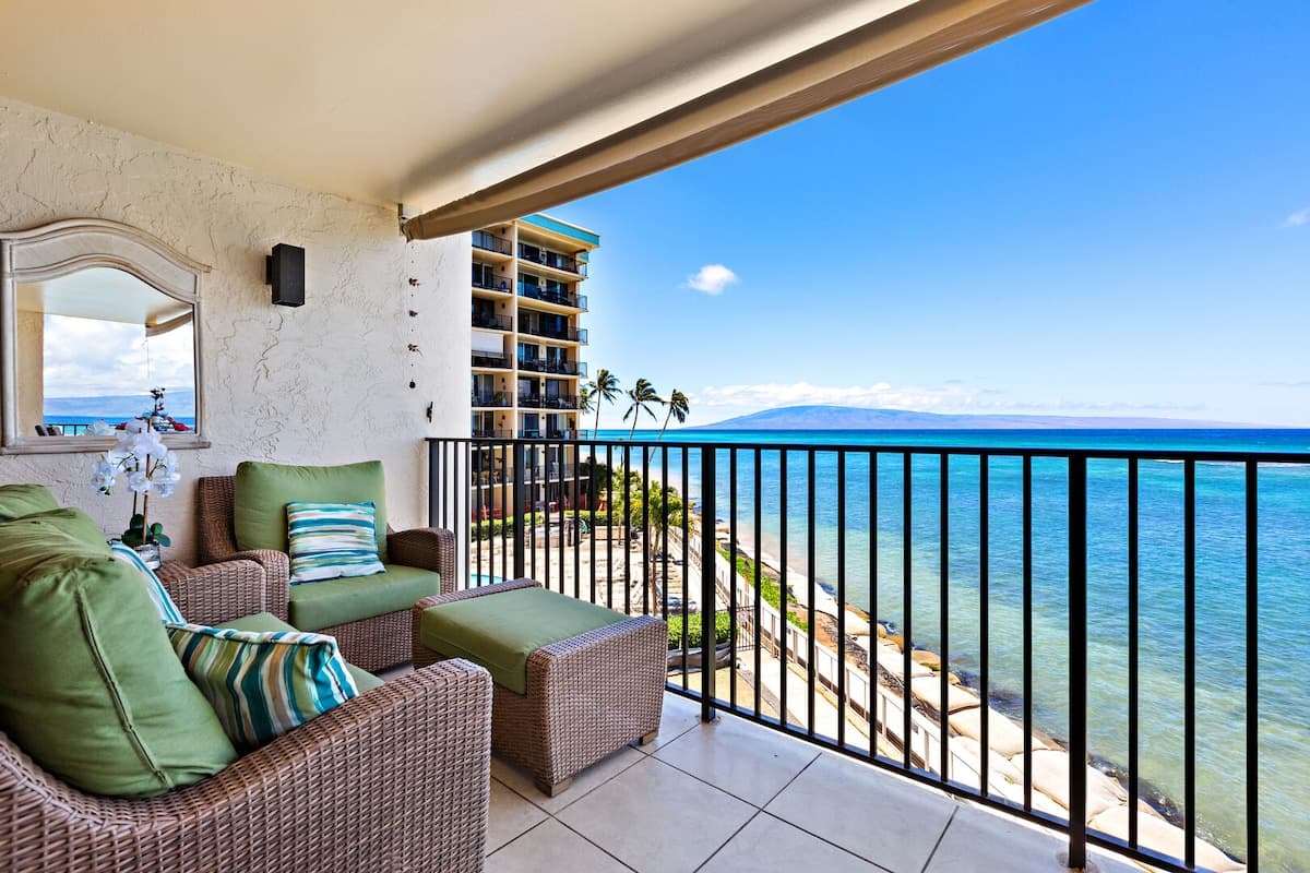 Condo in Lahaina · ★4.93 · 2 bedrooms · 2 beds · 2 baths - Photo 5
