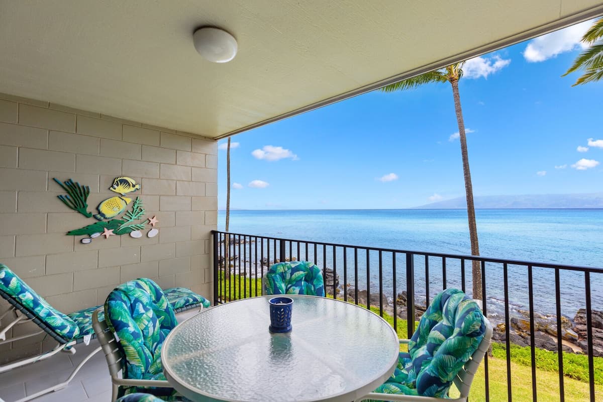 Condo in Lahaina · ★4.84 · 1 bedroom · 2 beds · 1 private bath - Photo 3