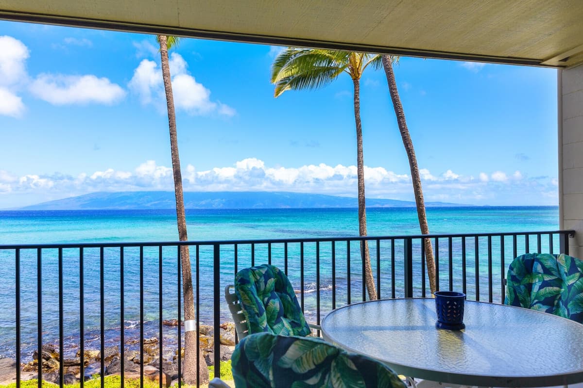 Condo in Lahaina · ★4.84 · 1 bedroom · 2 beds · 1 private bath - Photo 1