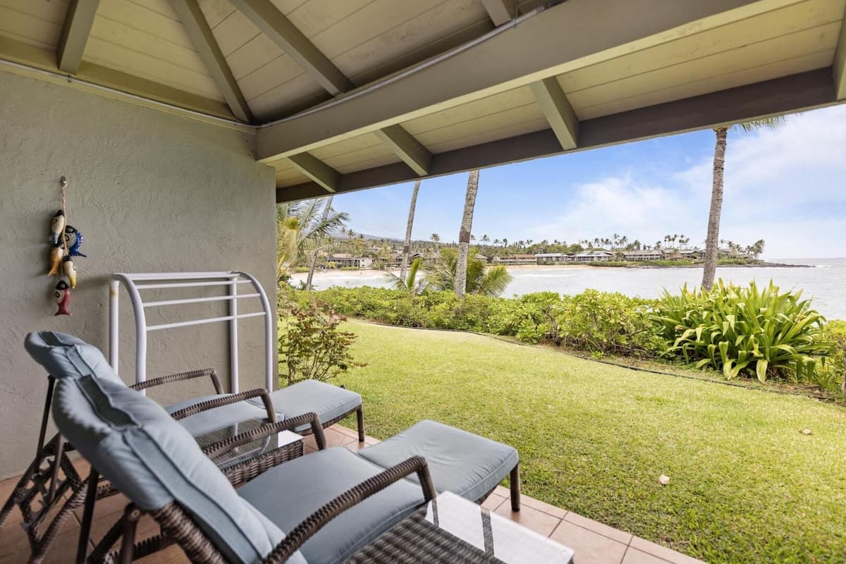 Condo in Lahaina · ★4.57 · 2 bedrooms · 2 beds · 2 baths - Photo 5