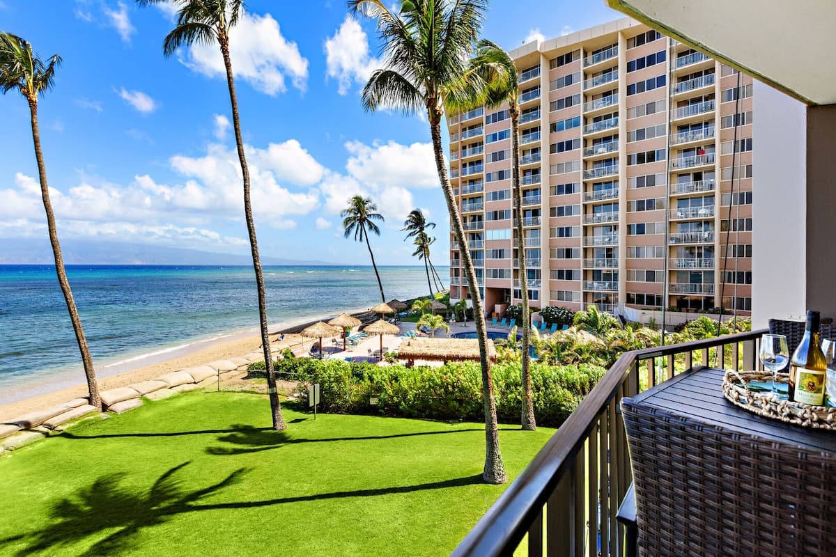 Condo in Lahaina · ★4.78 · 1 bedroom · 2 beds · 1 private bath - Photo 4