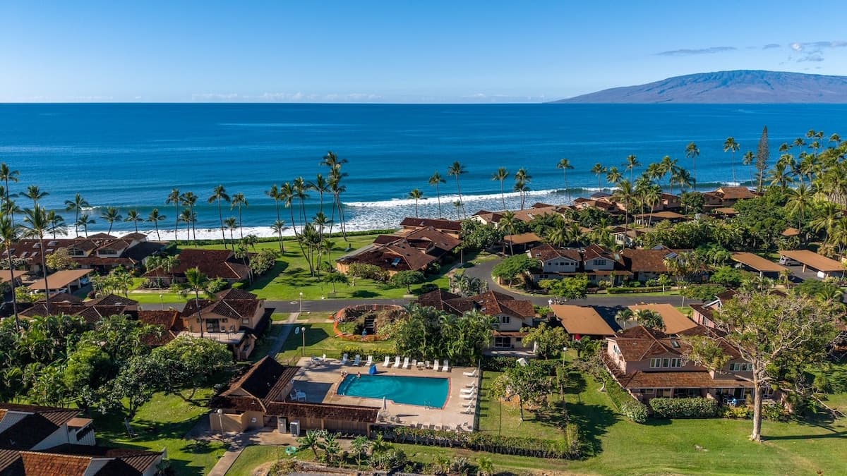 Home in Lahaina · ★5.0 · 4 bedrooms · 5 beds · 4.5 baths - Photo 3
