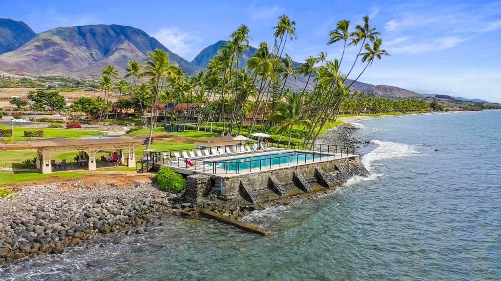 Home in Lahaina · ★5.0 · 4 bedrooms · 5 beds · 4.5 baths - Photo 4