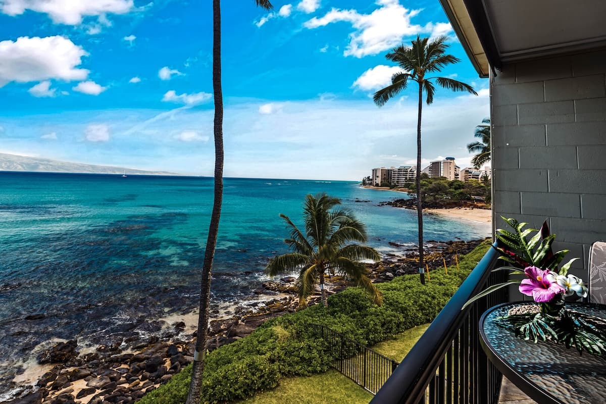 Condo in Lahaina · ★4.83 · 3 bedrooms · 4 beds · 2.5 baths - Photo 2