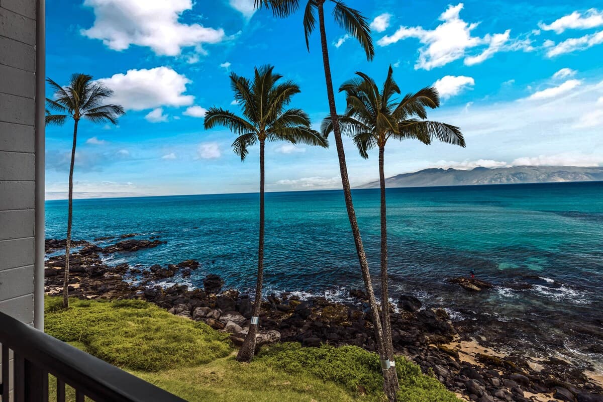 Condo in Lahaina · ★4.83 · 3 bedrooms · 4 beds · 2.5 baths - Photo 3