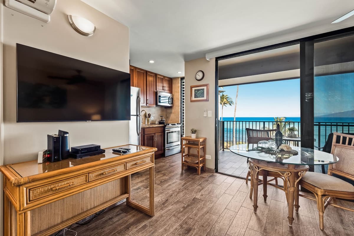 Condo in Lahaina · ★4.76 · 1 bedroom · 1 bed · 1 private bath - Photo 4