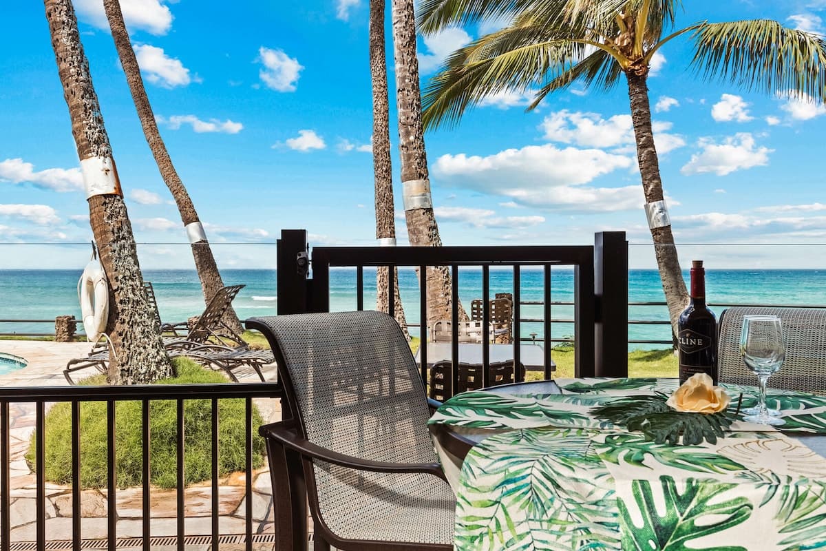 Condo in Lahaina · ★4.82 · 1 bedroom · 2 beds · 1 private bath - Photo 3