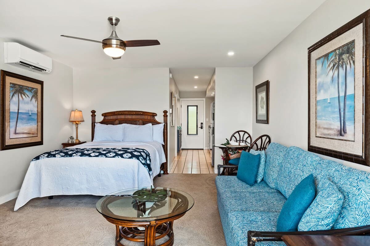 Condo in Lahaina · ★4.82 · 1 bedroom · 2 beds · 1 private bath - Photo 4