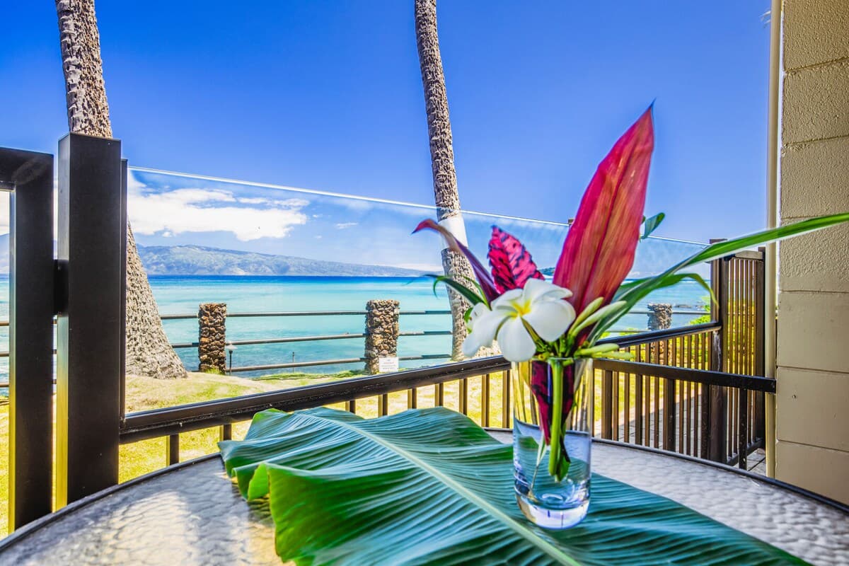 Condo in Lahaina · ★4.89 · 1 bedroom · 2 beds · 1 private bath - Photo 2