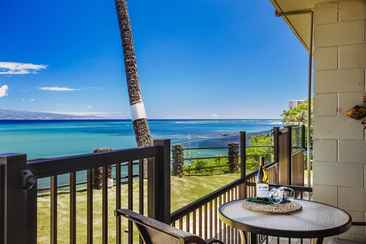 Condo in Lahaina · ★4.89 · 1 bedroom · 2 beds · 1 private bath - Photo 1