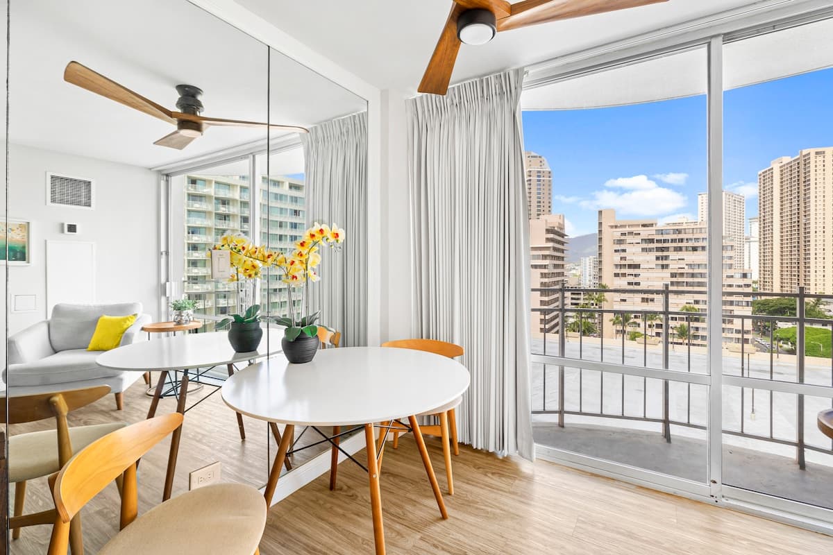 Prime Location! Waikiki City View Studio - Photo 2