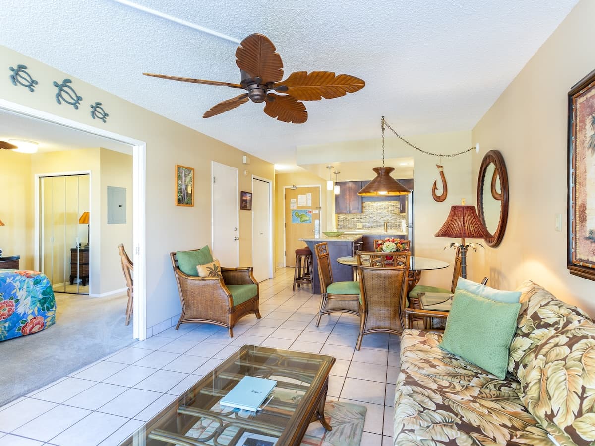 Condo in Kihei · ★4.56 · 1 bedroom · 2 beds · 2 baths - Photo 5