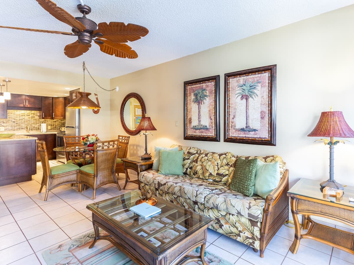 Condo in Kihei · ★4.56 · 1 bedroom · 2 beds · 2 baths - Photo 3