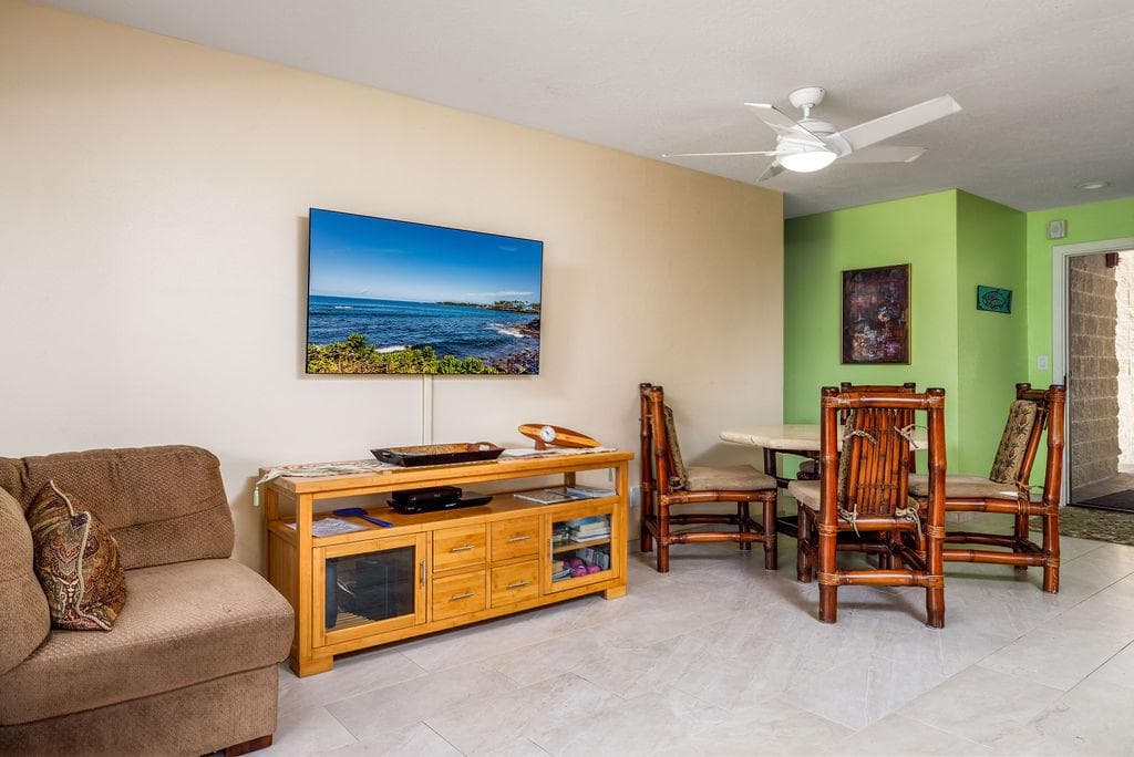 Condo in Kailua-Kona · ★4.86 · 2 bedrooms · 3 beds · 2 private baths - Photo 3