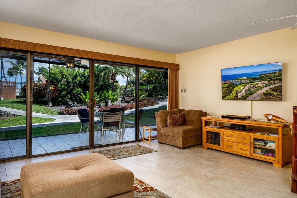 Condo in Kailua-Kona · ★4.86 · 2 bedrooms · 3 beds · 2 private baths - Photo 2