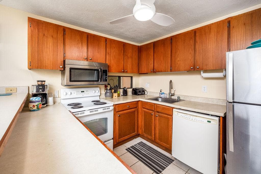 Condo in Kailua-Kona · ★4.86 · 2 bedrooms · 3 beds · 2 private baths - Photo 5