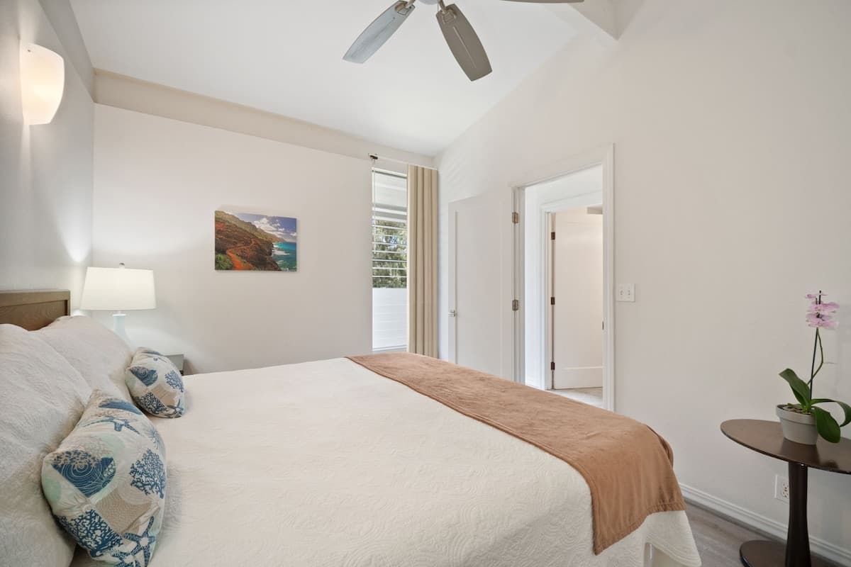 Condo in Kapaa · ★4.67 · 2 bedrooms · 2 beds · 1 private bath - Photo 3