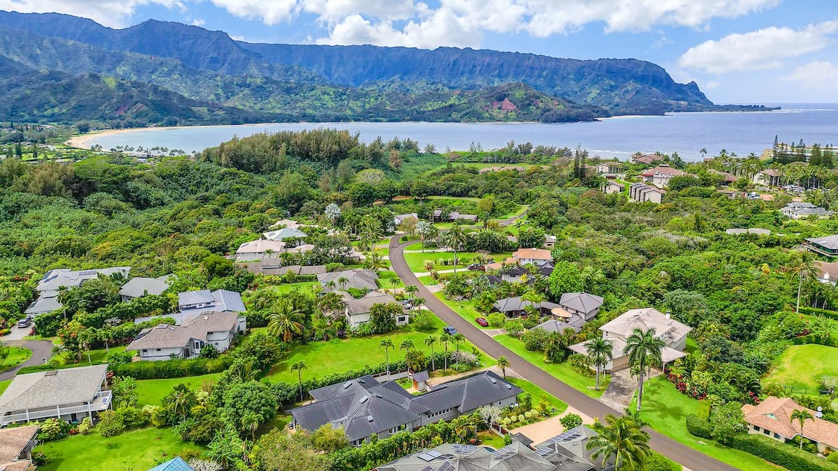 Home in Princeville · ★4.81 · 5 bedrooms · 7 beds · 4.5 private baths - Photo 3