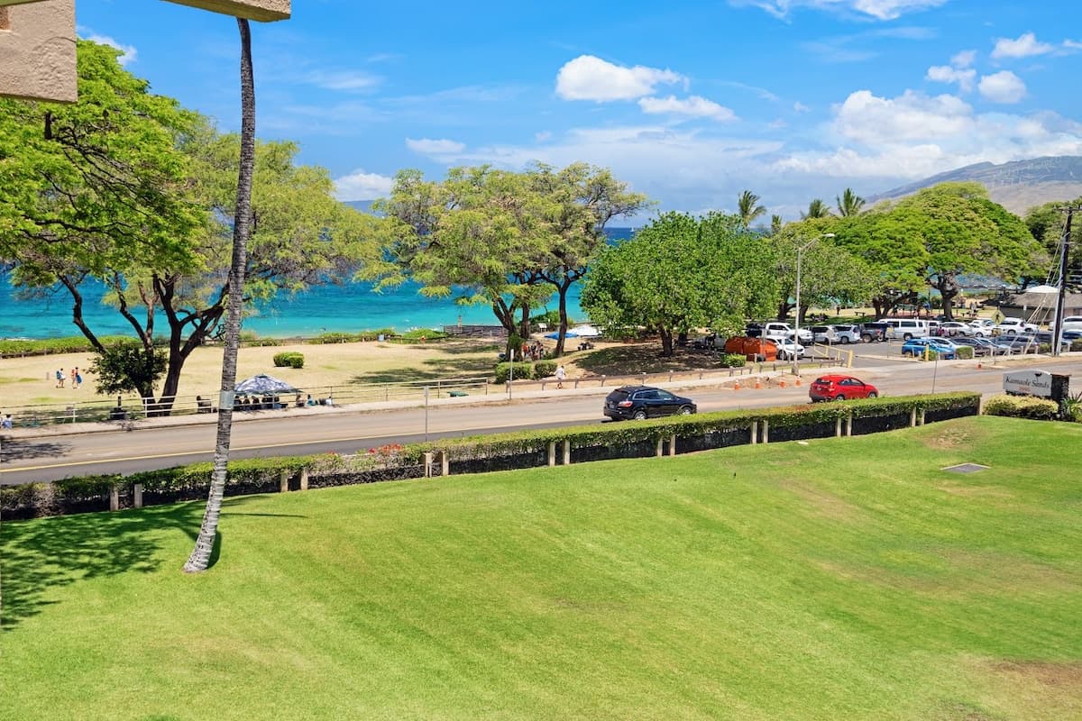 Condo in Kihei · ★4.9 · 1 bedroom · 2 beds · 2 baths - Photo 4