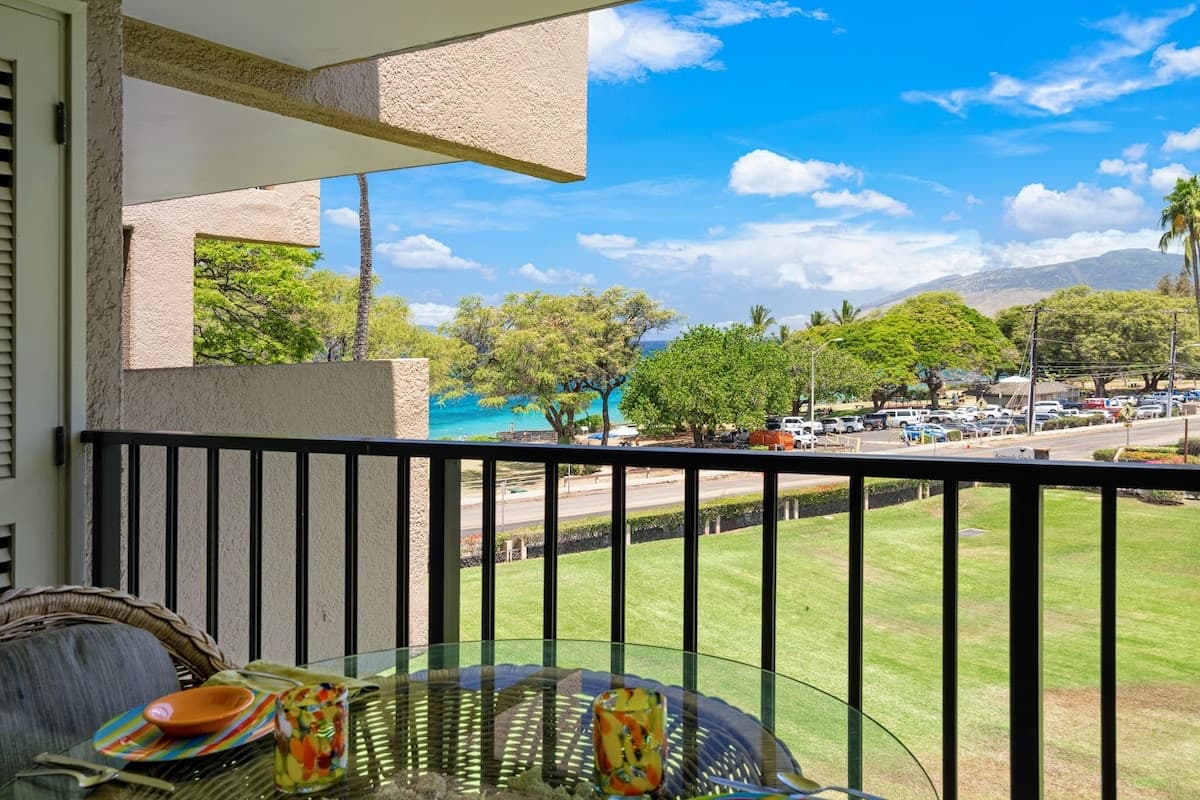Condo in Kihei · ★4.9 · 1 bedroom · 2 beds · 2 baths - Photo 3