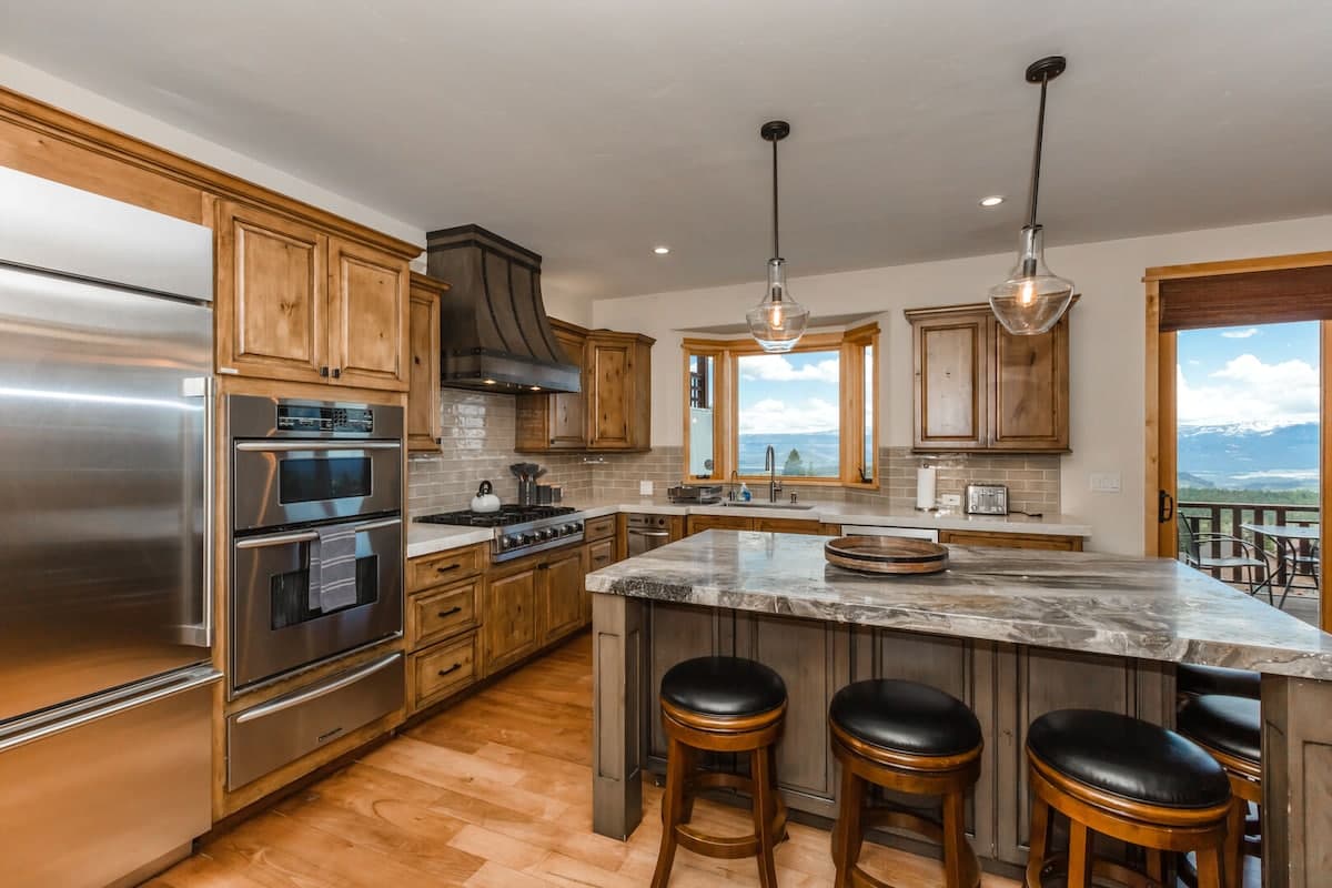 Sierra View Estate with Hot Tub & Arcade - Photo 3