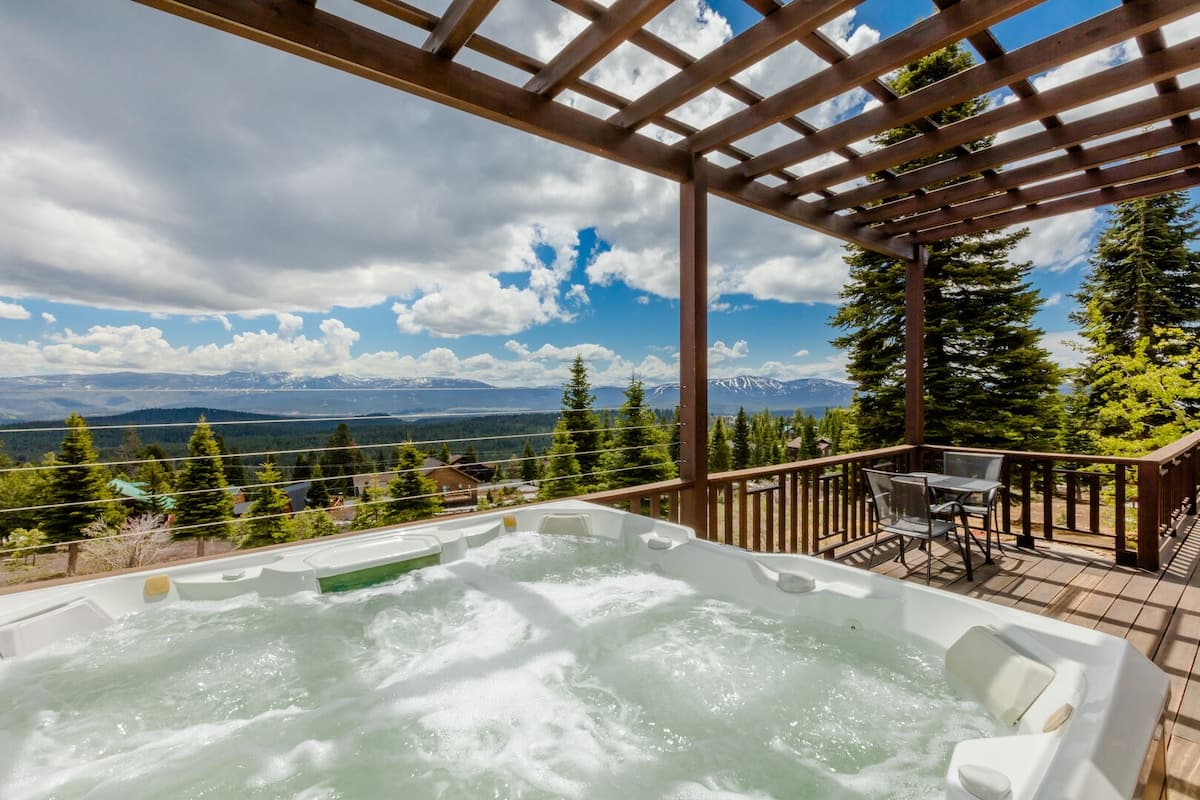 Sierra View Estate with Hot Tub & Arcade - Photo 4