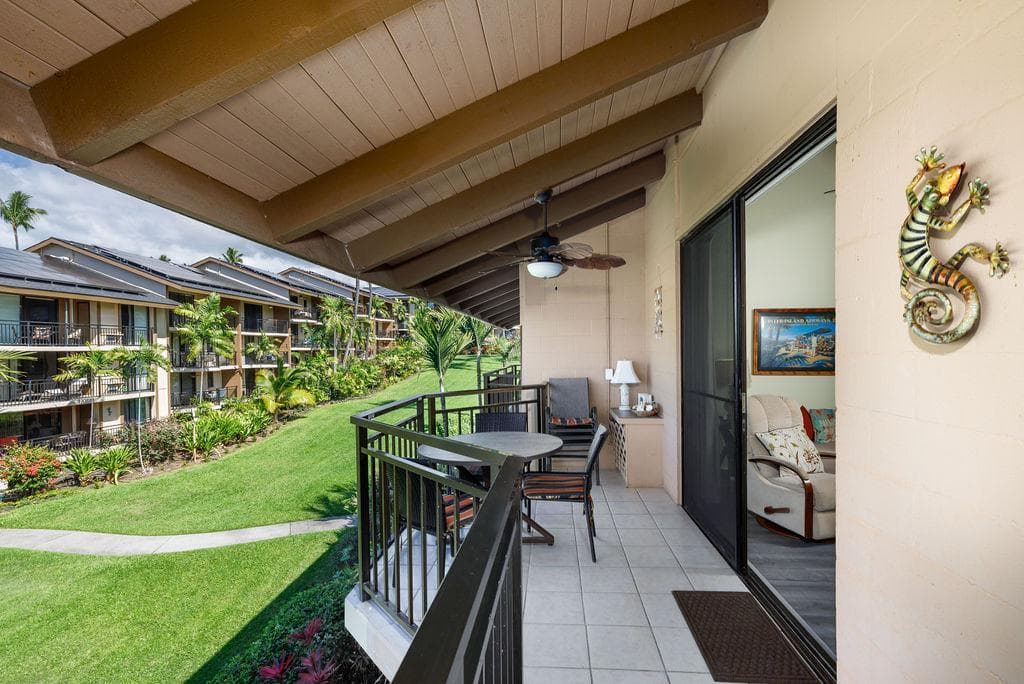 Condo in Kailua-Kona · ★4.8 · 1 bedroom · 4 beds · 1 private bath - Photo 4
