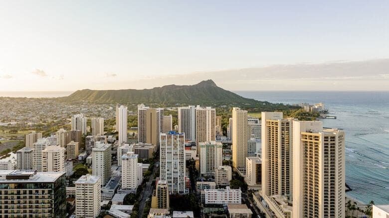 Condo in Honolulu · ★4.7 · 1 bedroom · 2 beds · 1 private bath - Photo 1