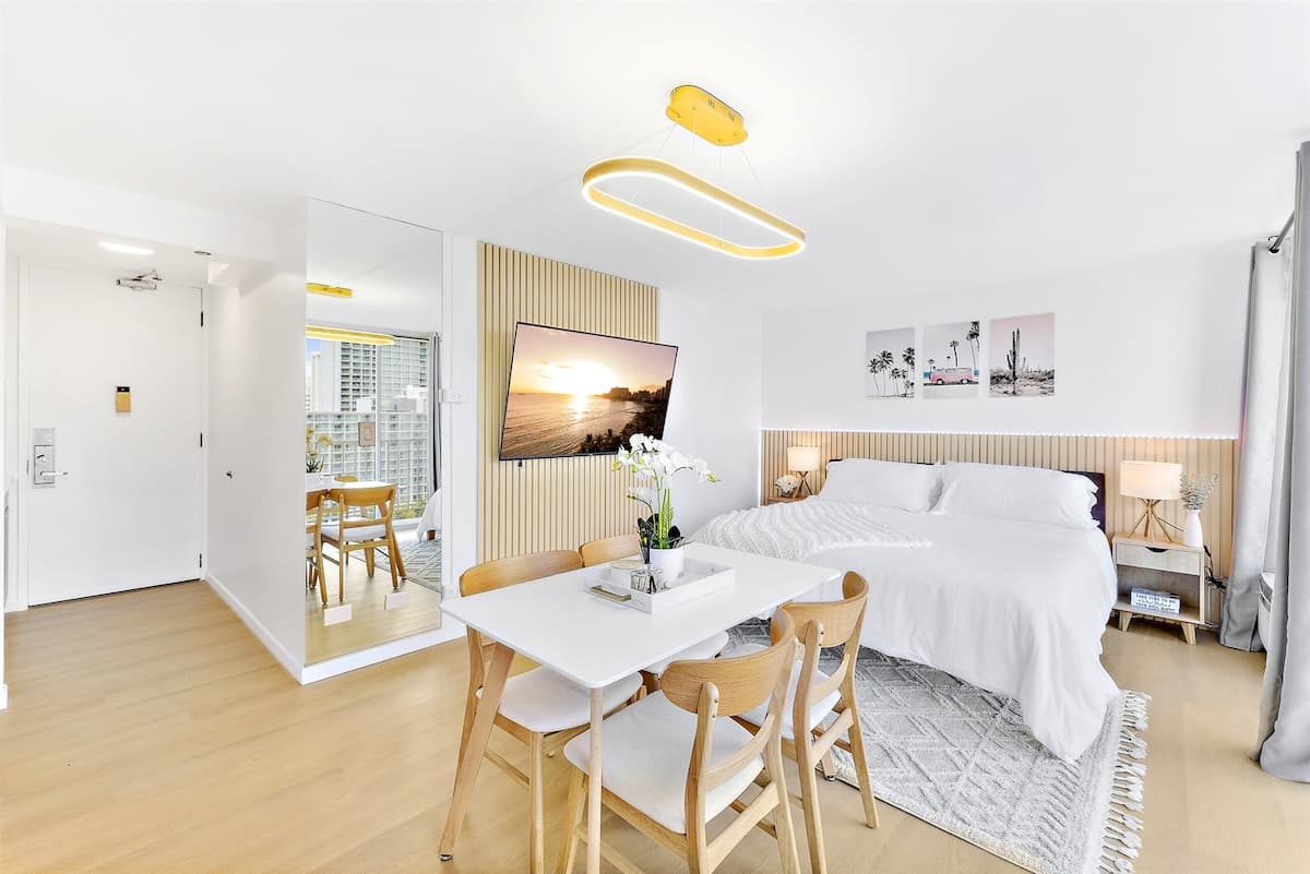 Condo in Honolulu · ★4.7 · 1 bedroom · 2 beds · 1 private bath - Photo 3