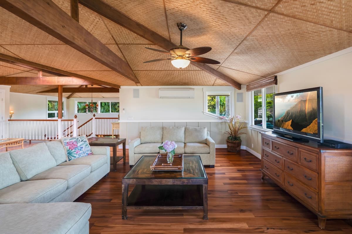 Home in Princeville · ★4.85 · 4 bedrooms · 8 beds · 2.5 private baths - Photo 5