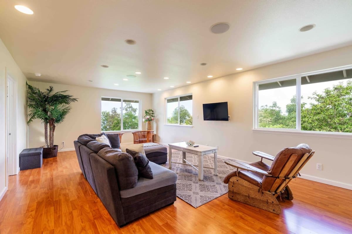Home in Kailua-Kona · ★4.83 · 5 bedrooms · 2 beds · 2.5 private baths - Photo 1