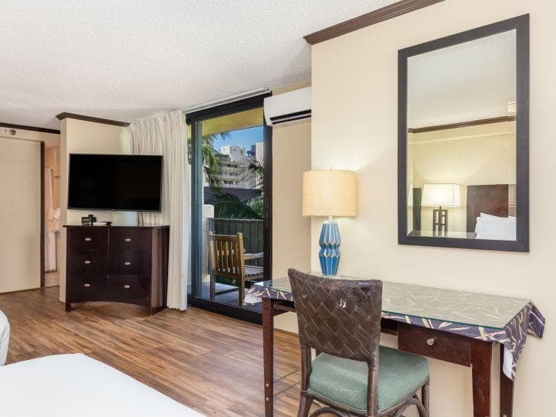 Condo in Honolulu · ★4.33 · Studio · 2 beds · 1 shared bath - Photo 5
