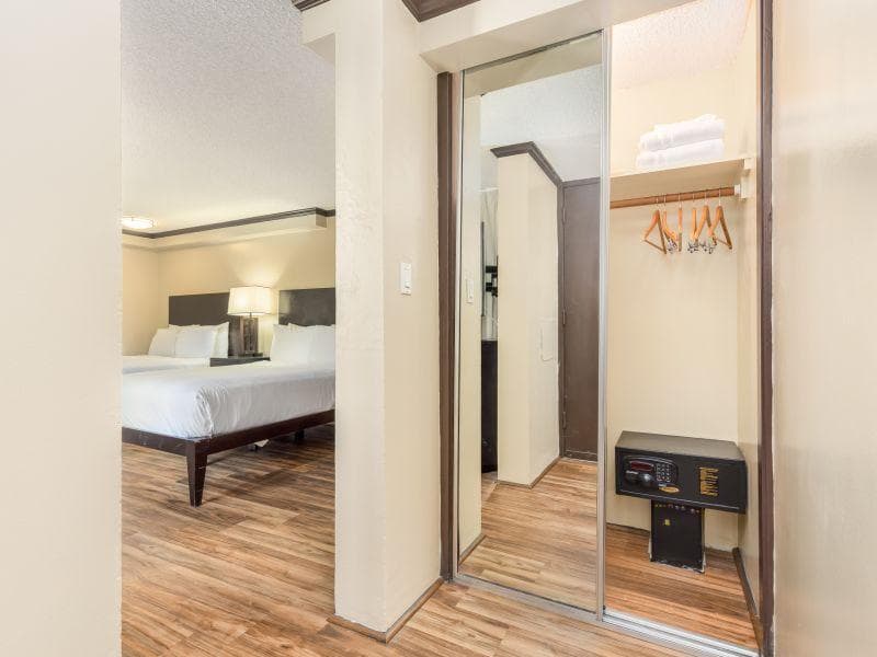 Condo in Honolulu · ★4.33 · Studio · 2 beds · 1 shared bath - Photo 4