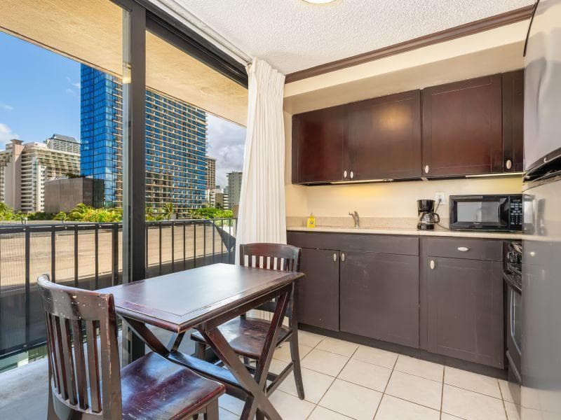 Condo in Honolulu · ★4.33 · Studio · 2 beds · 1 shared bath - Photo 2