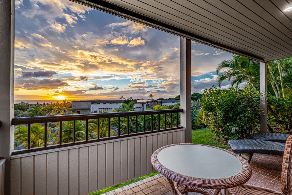 Condo in Kihei · ★4.98 · 1 bedroom · 2 beds · 2 baths - Photo 3