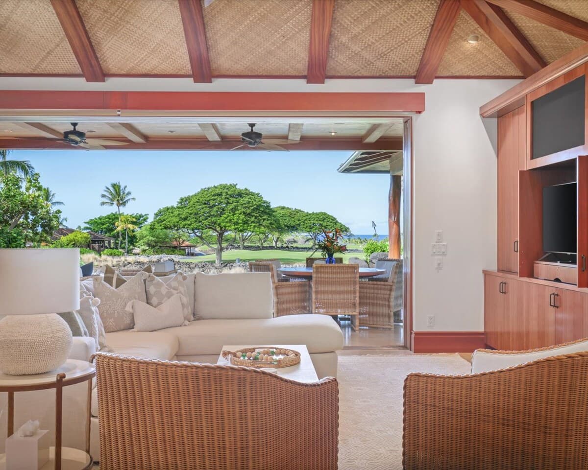 Home in Kailua-Kona · ★5.0 · 3 bedrooms · 4 beds · 3.5 baths - Photo 5