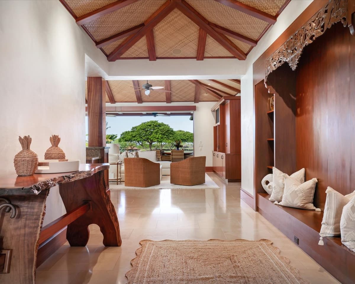 Home in Kailua-Kona · ★5.0 · 3 bedrooms · 4 beds · 3.5 baths - Photo 4