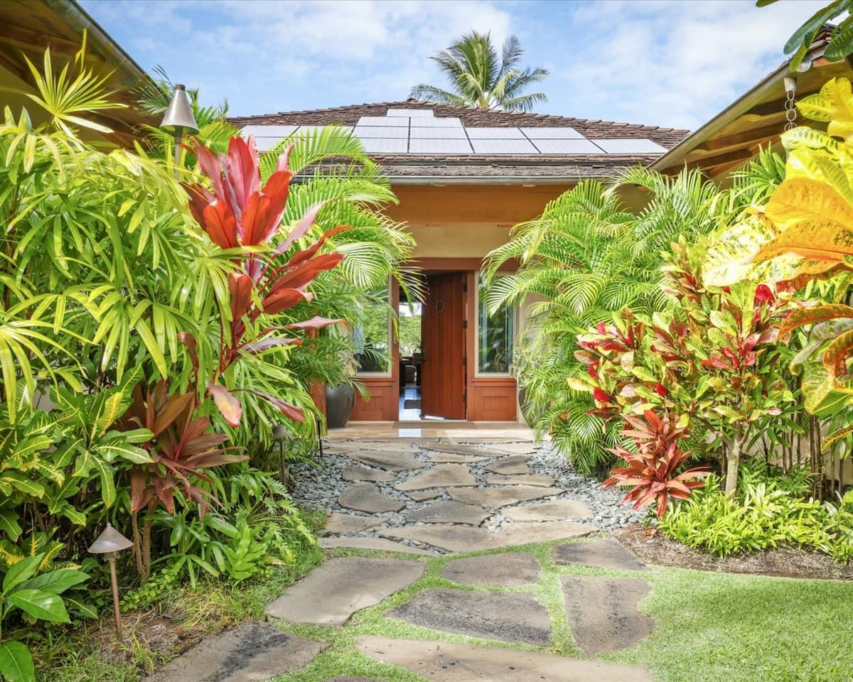 Home in Kailua-Kona · ★5.0 · 3 bedrooms · 4 beds · 3.5 baths - Photo 3