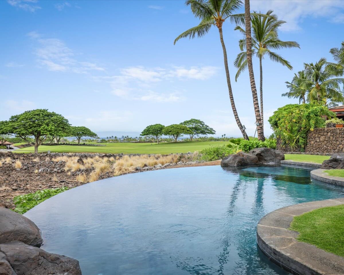 Home in Kailua-Kona · ★5.0 · 3 bedrooms · 4 beds · 3.5 baths - Photo 2