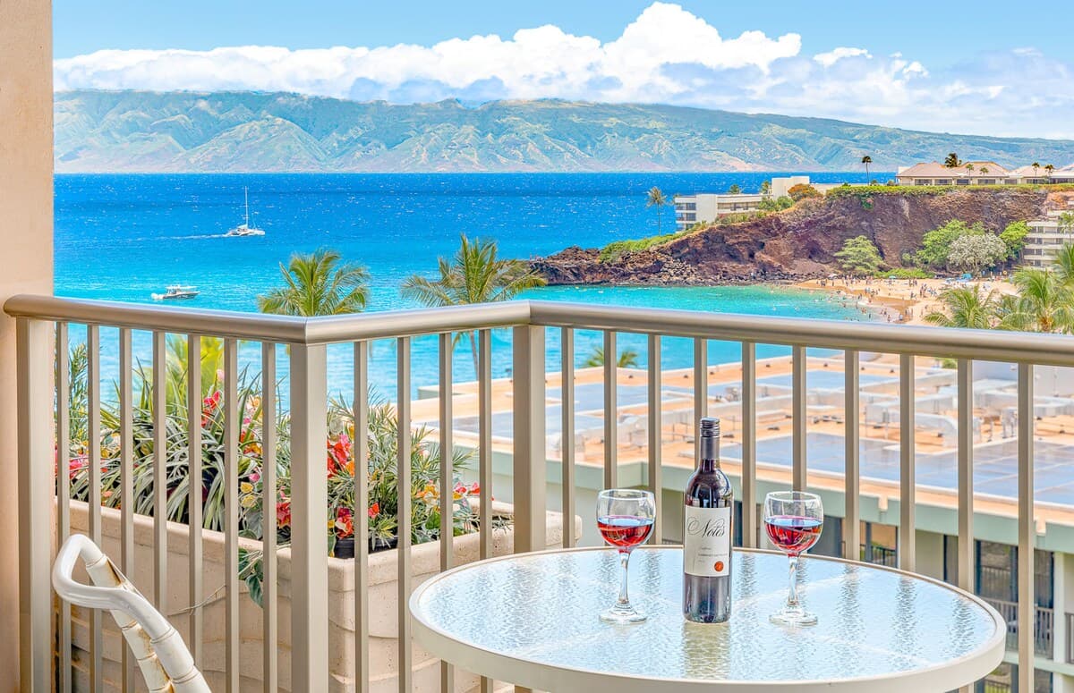 Condo in Lahaina · ★4.91 · Studio · 2 beds · 1 bath - Photo 2