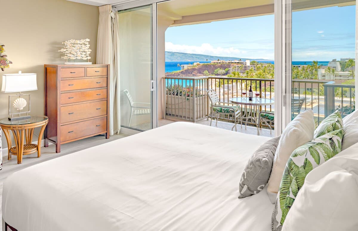 Condo in Lahaina · ★4.91 · Studio · 2 beds · 1 bath - Photo 4