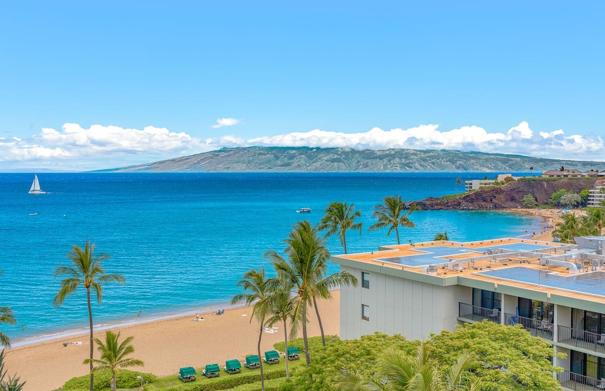 Condo in Lahaina · ★4.91 · Studio · 2 beds · 1 bath - Photo 1